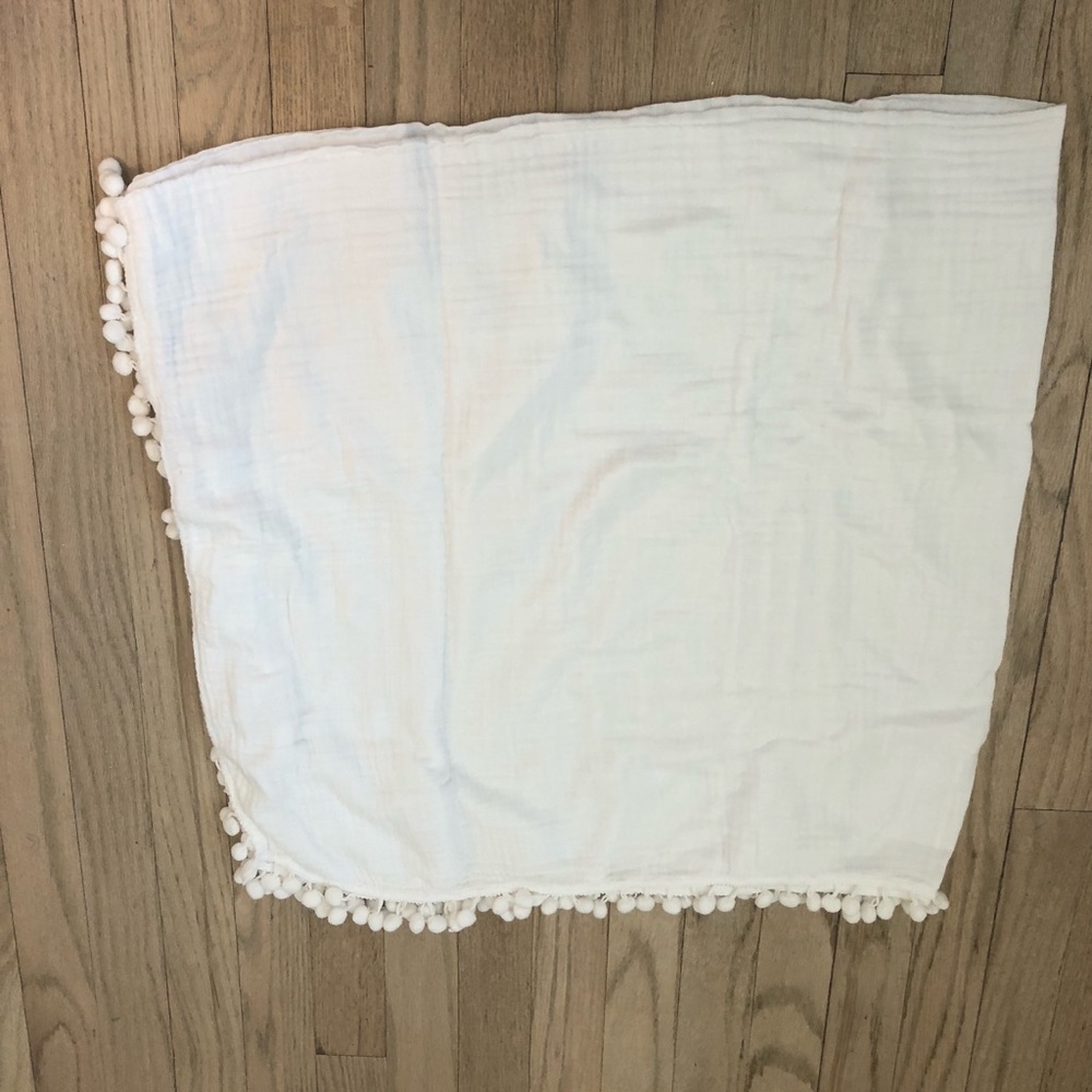 🌟Host Pick🌟 Oubon blanket with Pom pom trim